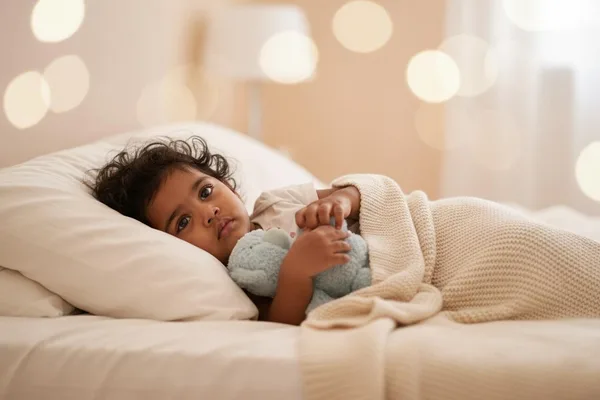 ඔයාගේ දරුවාට නින්දේ ප්රශ්නද? මෙලටොනින් (Melatonin) අතිරේක ගැන කතා කරමු.