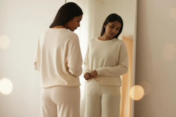 ඔයාගේ ඇඟ ගැන ඔයාට හිතෙන්නේ කොහොමද? (Body Image) අපි මේ ගැන කතා කරමු!