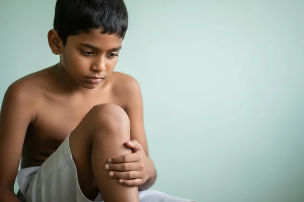 ඔයාගේ දරුවාගේ දණහිසත් නිතරම රිදෙනවද? ඒ ඔස්ගුඩ්-ශ්ලැටර් (Osgood-Schlatter Disease) නිසා වෙන්න පුළුවන්!