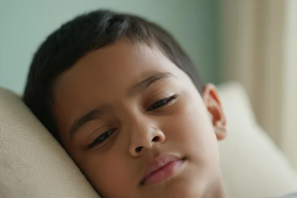 ඔයාගේ පොඩිත්තටත් මෙනින්ජයිටිස් (Meningitis) හැදෙන්න පුළුවන්ද? අපි මේ භයානක ලෙඩේ ගැන හරියටම දැනගමු!