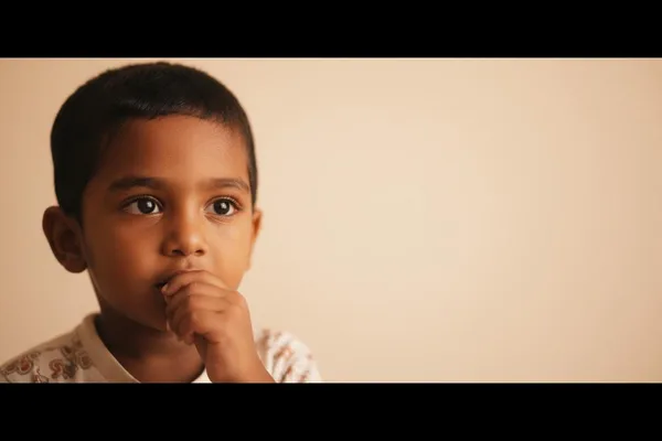 ඔයාගේ පොඩ්ඩටත් මේ 'ඇවිදින නියුමෝනියාව' (Walking Pneumonia) ගැන දැනගමුද? රෝග ලක්ෂණ, හඳුනාගැනීම සහ ප්රතිකාර!
