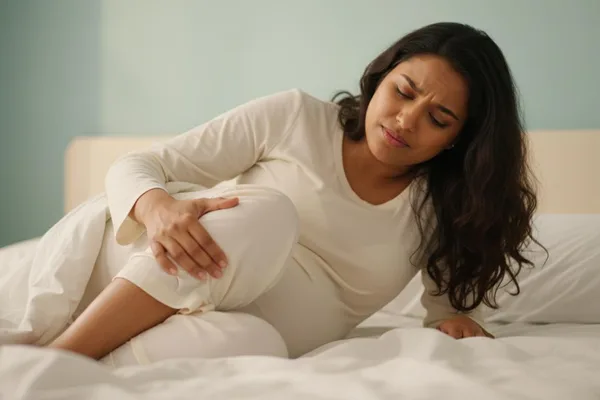 ගර්භණී කාලෙදි කකුල් පෙරළෙනවට (Leg Cramps) මොනවද කරන්න පුළුවන්? අපි මේ ගැන කතා කරමු!