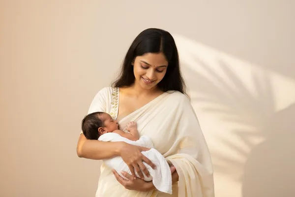 අලුත් අම්මේ, ඔයාගේ පැටියාට මව්කිරි දෙන්න පටන් ගනිමුද? (Breastfeeding Basics for New Moms)